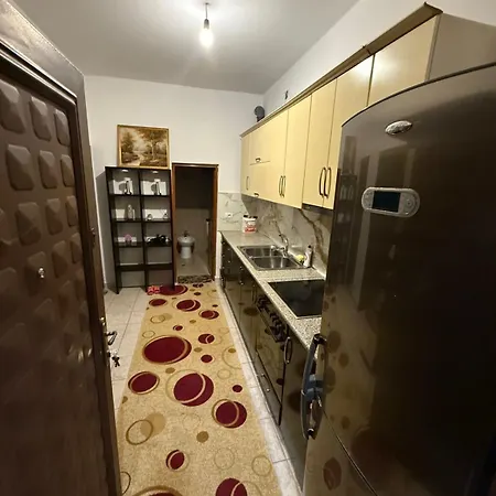 아파트 Khloe S Flat 티라나